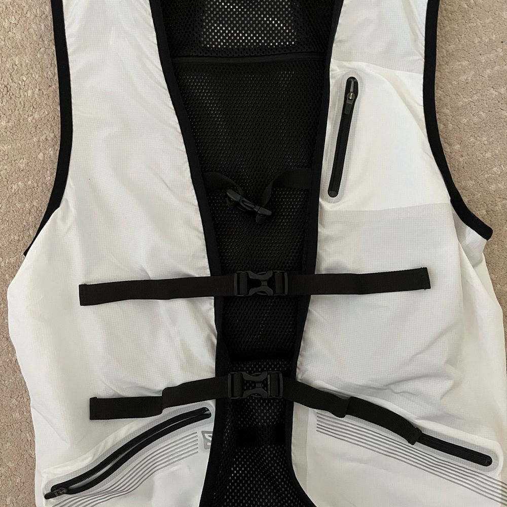 Salomon Reversible Utility Vest, Unisex, Small.